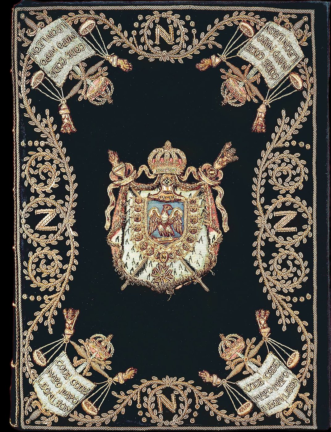 Encadernação de veludo bordada a ouro do exemplar pessoal de Napoleão do Code Napoléon, com brasão imperial e águia