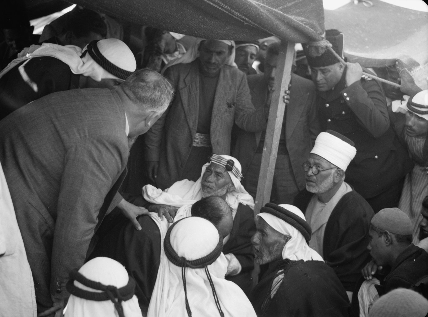 Cerimônia de sulha, reconciliação tradicional palestina, que encerra uma vendeta de sangue perto de Mejdal, em 1943