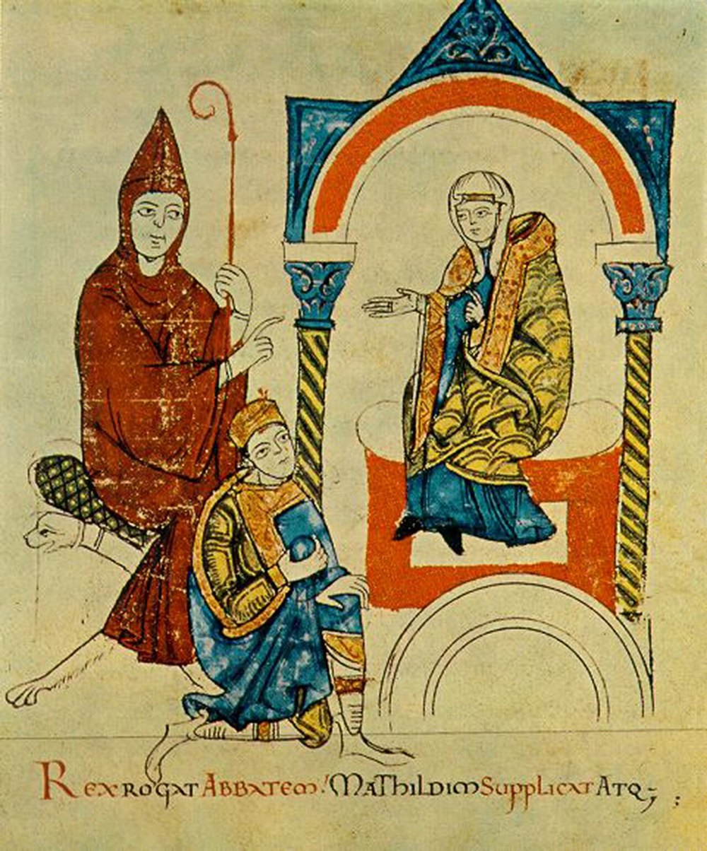 Miniatura medieval: o rei Henrique IV, ajoelhado, pede a intercessão do abade Hugo de Cluny e da condessa Matilde de Canossa, sentada sob um arco